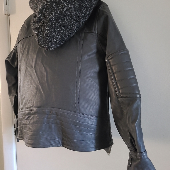 🖤4T Urban Republic Jacket 🖤 - Picture 3 of 7